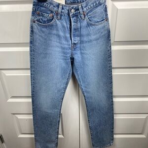 LEVI JEANS 501 High Rise Button Fly Light Blue 24x32 Fitted Through The Hips